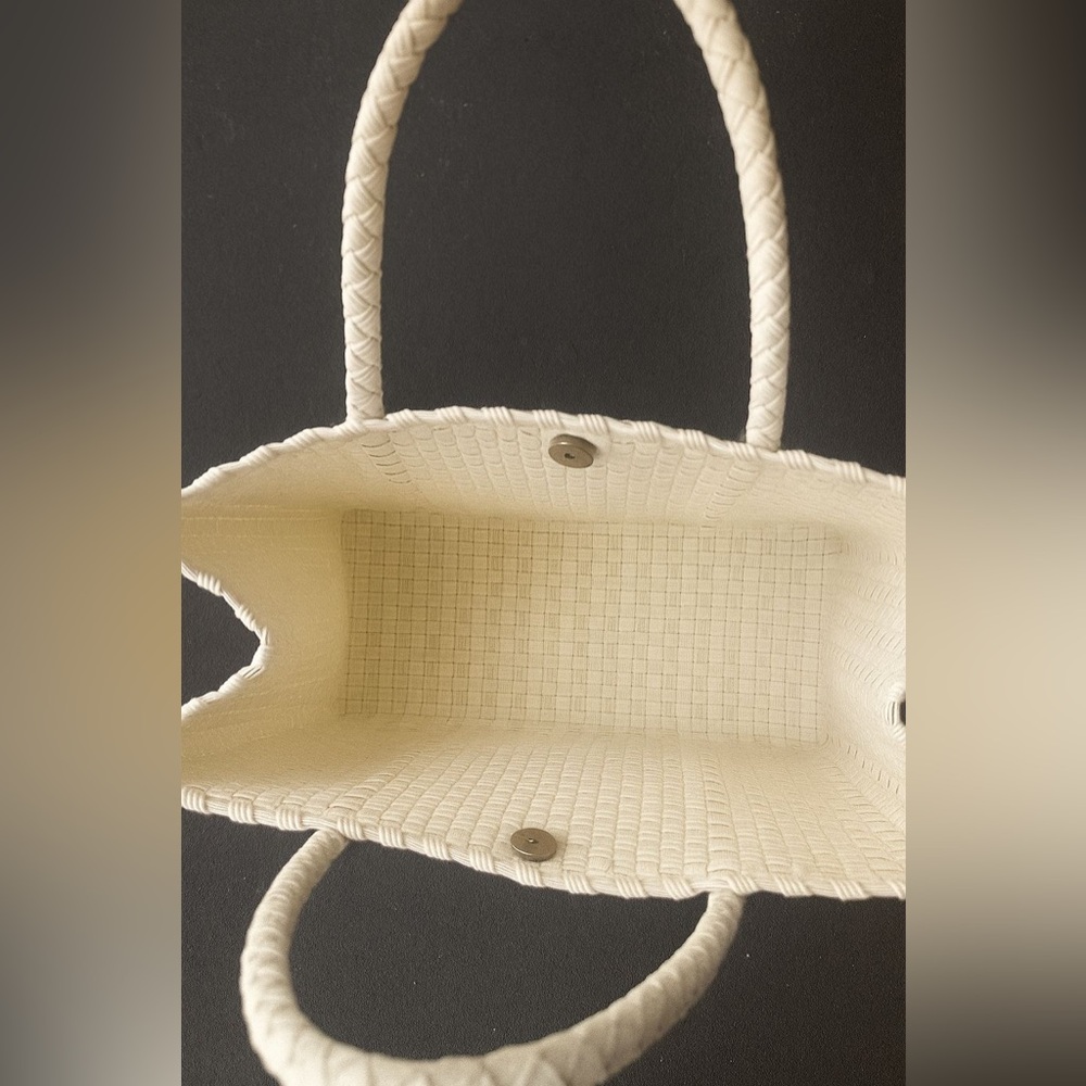 Handwoven Mexican Tote Bag with Red Rose Embroidery –White Plastic Handmade - Picture 6 of 8